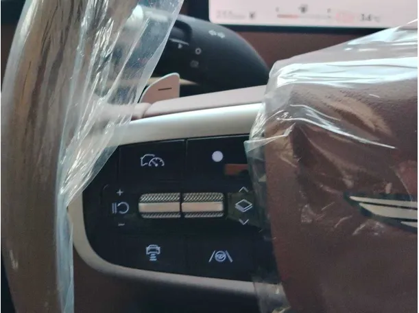 Car image 32