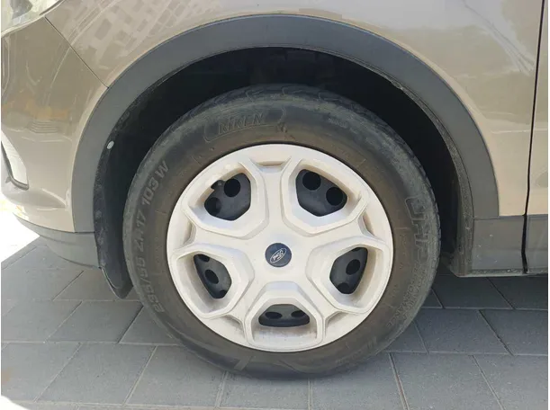 Car image 9