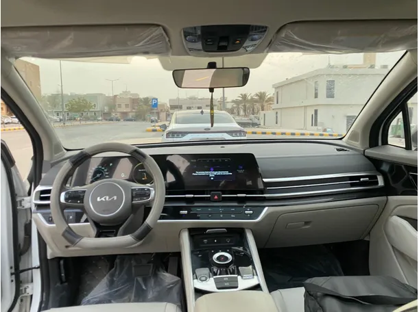 Car image 15