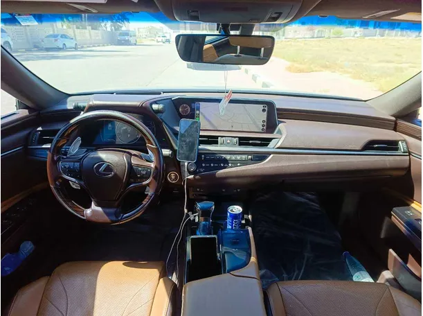Car image 23