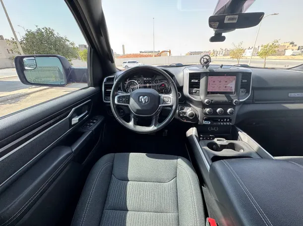 Car image 16