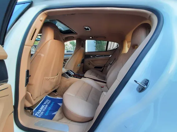 Car image 13