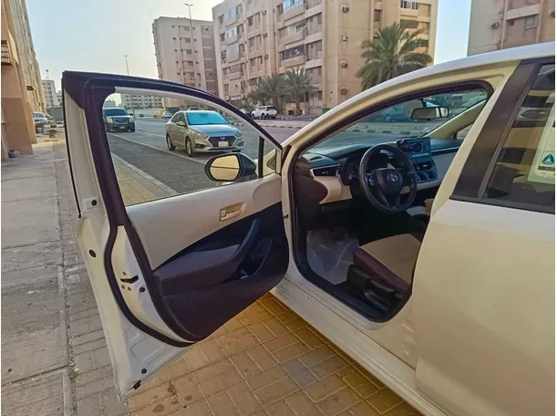 Car image 11