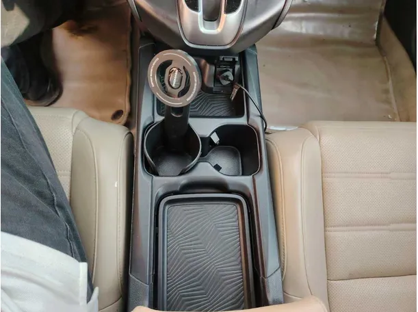 Car image 25