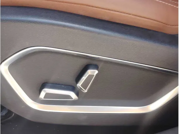 Car image 32