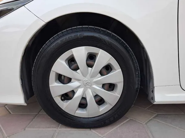 Car image 9