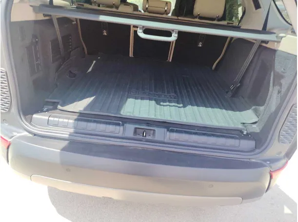 Car image 24