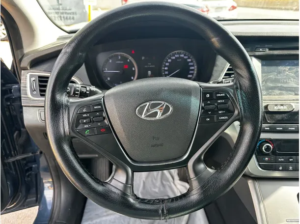 Car image 19