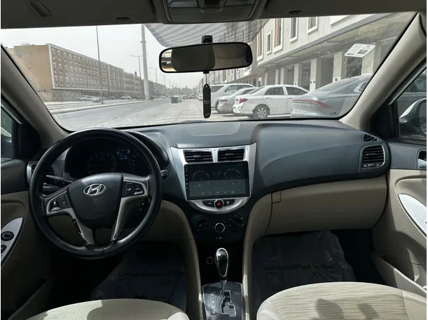 Car image 16