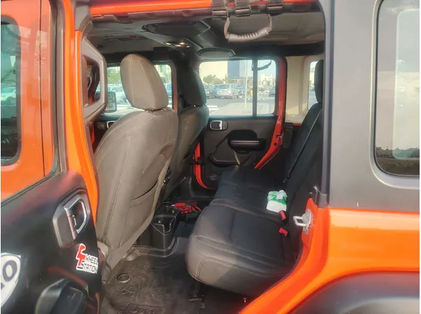 Car image 17