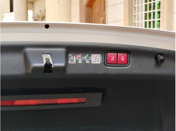 Car image 26