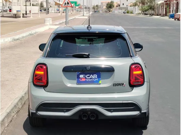 Car image 6
