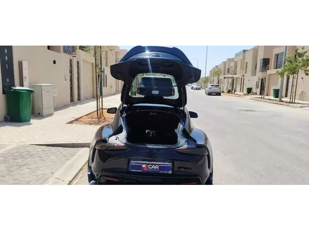 Car image 26