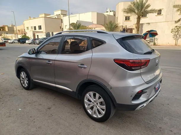 Car image 7