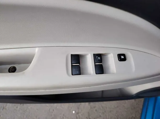 Car image 32