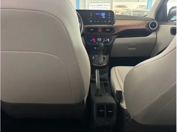 Car image 19