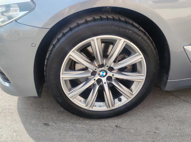 Car image 10