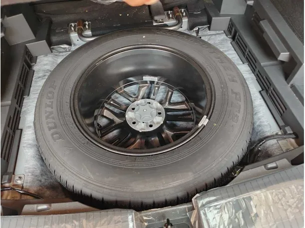Car image 38