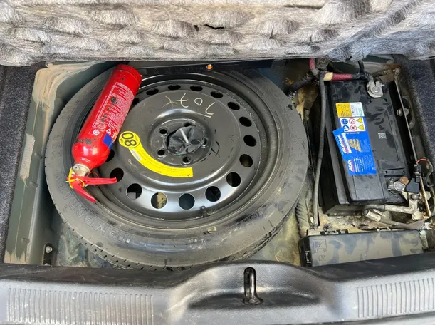 Car image 28