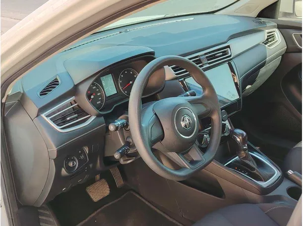 Car image 13