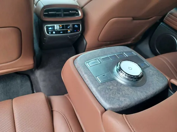 Car image 22