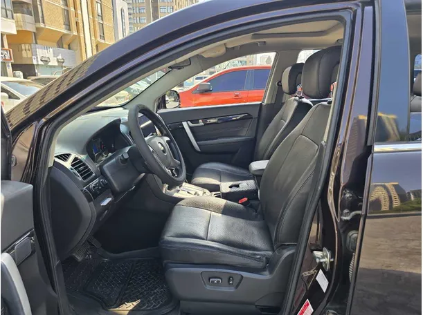 Car image 12