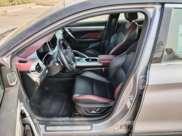 Car image 13