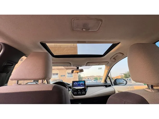 Car image 14