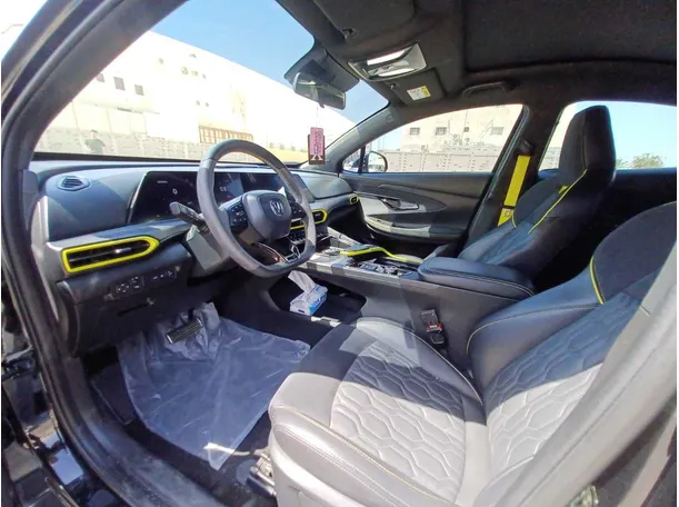 Car image 11
