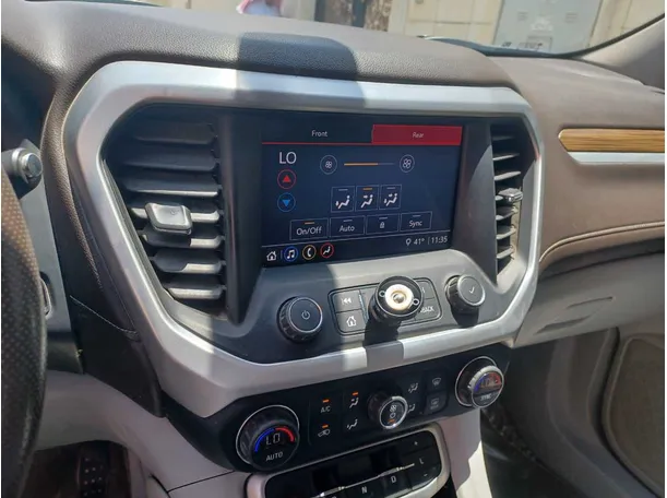 Car image 18