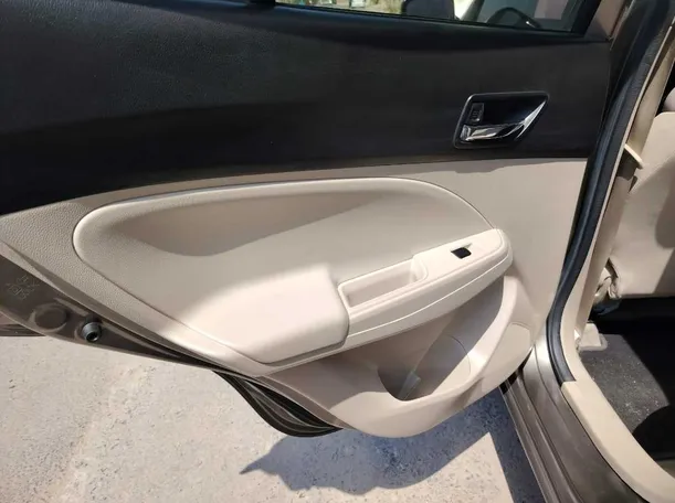 Car image 38