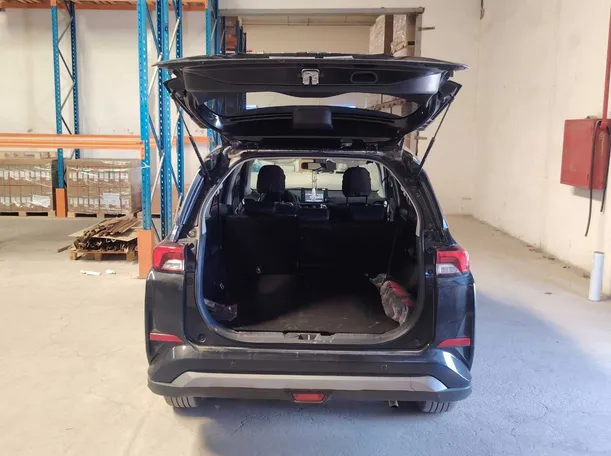 Car image 20