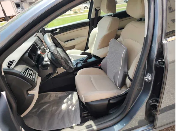 Car image 13