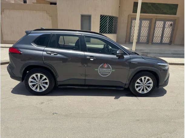 Car image 4