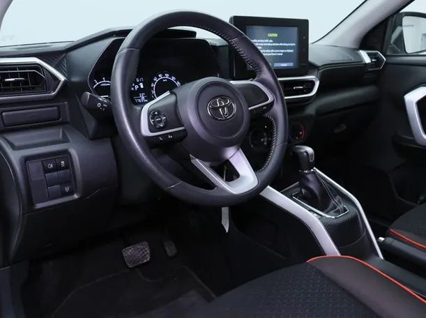 Car image 4