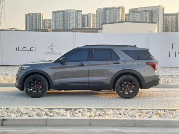Car image 8