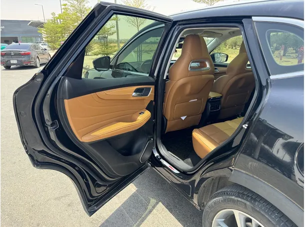 Car image 15
