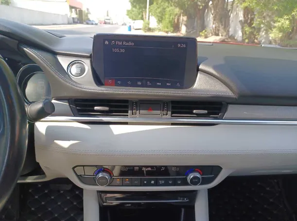 Car image 14
