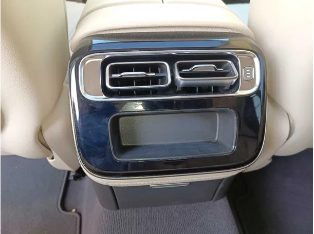 Car image 36