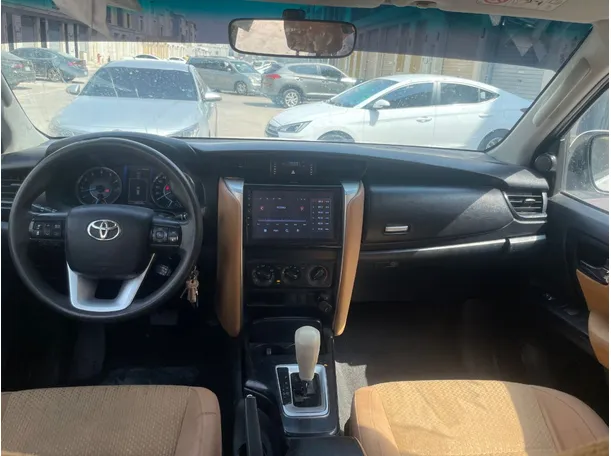 Car image 17