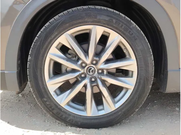 Car image 10