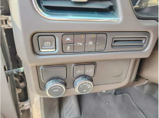 Car image 32