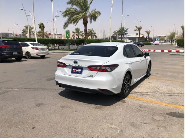 Car image 5