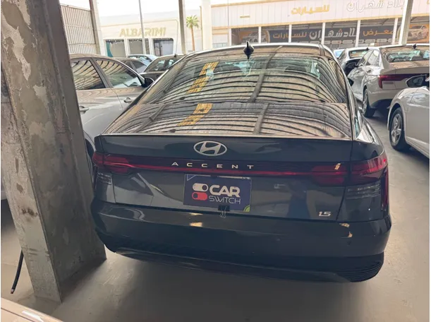 Car image 4