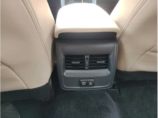 Car image 29