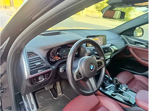 Car image 14