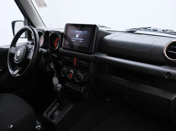 Car image 10