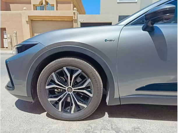 Car image 11