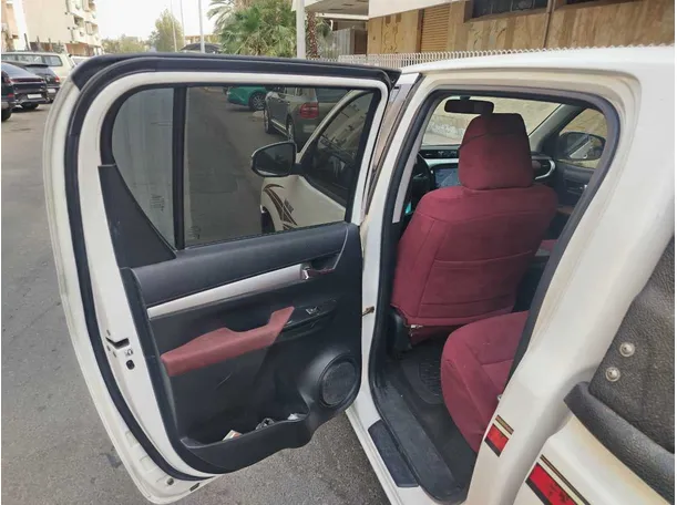 Car image 12