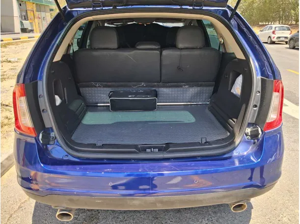 Car image 18